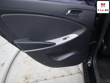 2011 - hyundai accent