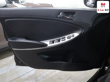 2011 - hyundai accent