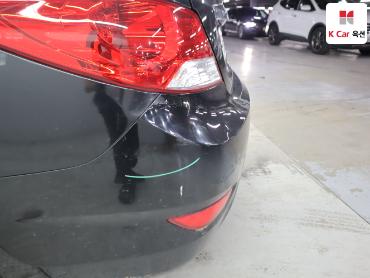 2011 - hyundai accent