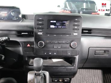 2022 - hyundai staria