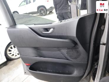 2022 - hyundai staria