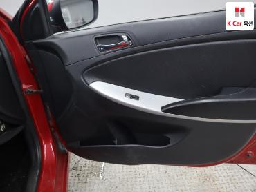 2012 - hyundai accent