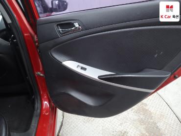 2012 - hyundai accent