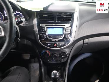 2012 - hyundai accent