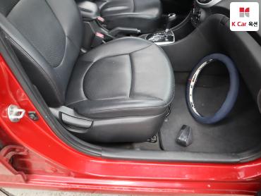 2012 - hyundai accent