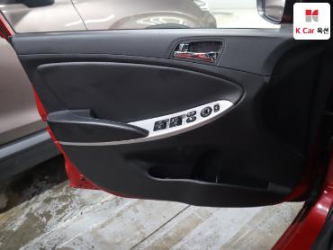 2012 - hyundai accent