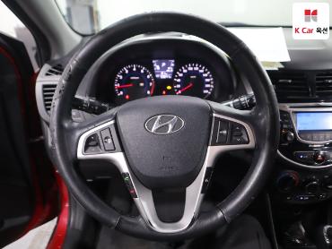 2012 - hyundai accent