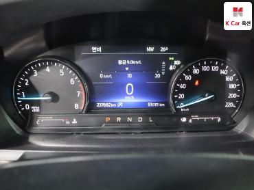 2021 - ford explorer
