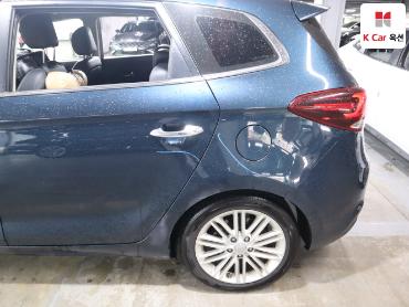 2018 - kia carens
