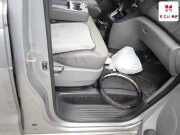 2011 - hyundai grand starex