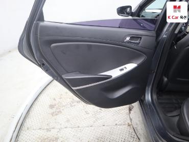 2011 - hyundai accent