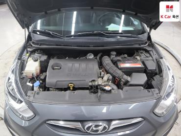 2011 - hyundai accent