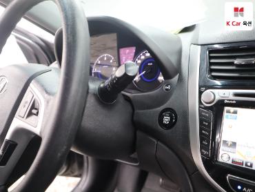 2011 - hyundai accent