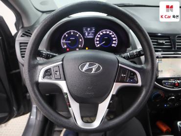 2011 - hyundai accent