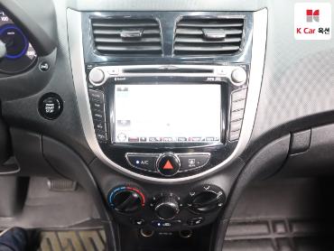 2011 - hyundai accent