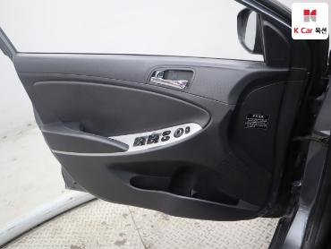 2011 - hyundai accent