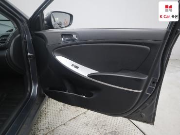 2011 - hyundai accent