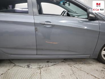 2011 - hyundai accent