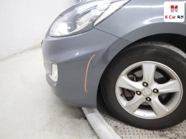 2011 - hyundai accent