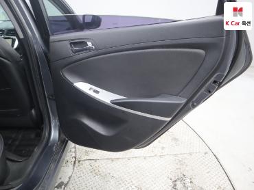 2011 - hyundai accent