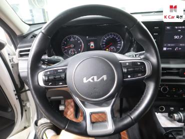2022 - kia k5