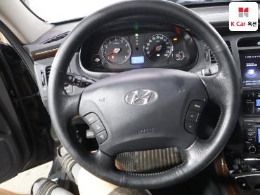 2011 - hyundai grandeur