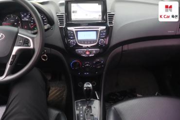 2011 - hyundai accent