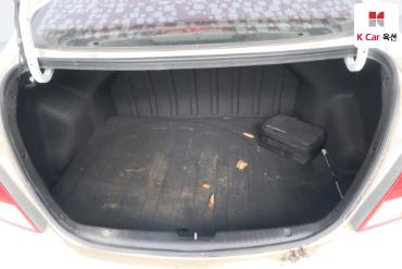 2011 - hyundai accent
