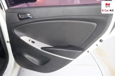 2011 - hyundai accent