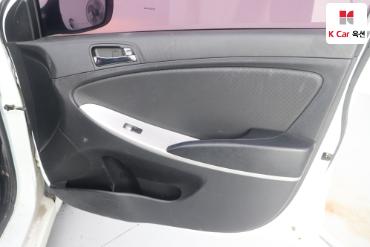 2011 - hyundai accent