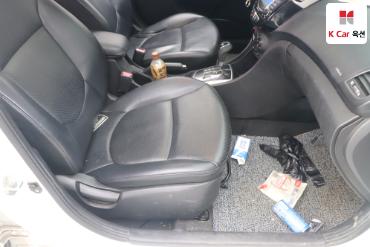 2011 - hyundai accent