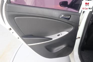 2011 - hyundai accent