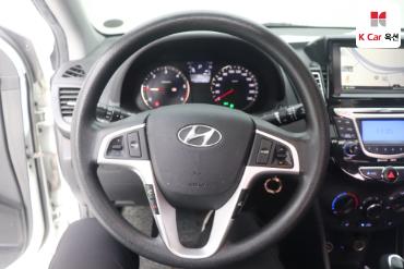 2011 - hyundai accent