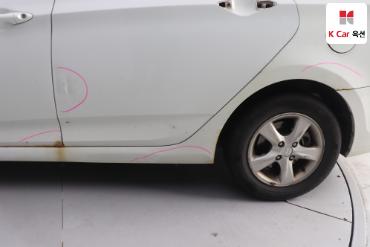 2011 - hyundai accent