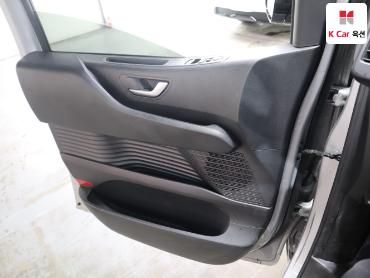 2023 - hyundai staria