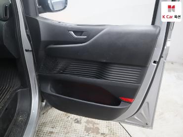 2023 - hyundai staria