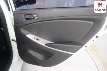 2012 - hyundai accent