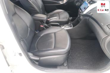 2012 - hyundai accent