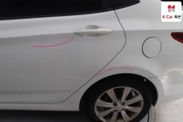 2012 - hyundai accent