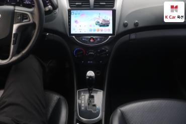 2012 - hyundai accent