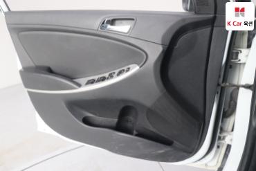 2012 - hyundai accent