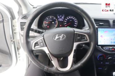 2012 - hyundai accent