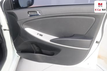 2012 - hyundai accent