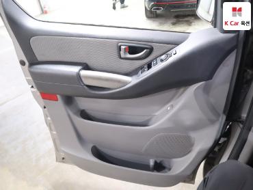 2011 - hyundai grand starex