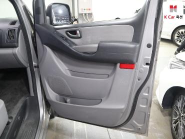 2011 - hyundai grand starex