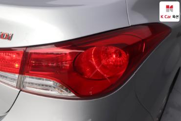 2011 - hyundai avante