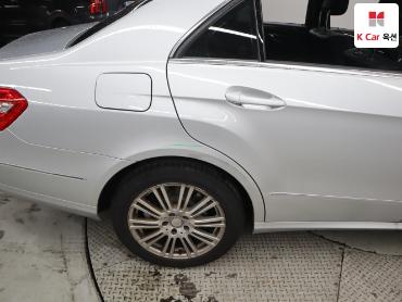 2011 - mercedes-benz e300