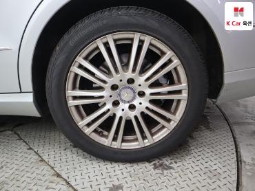 2011 - mercedes-benz e300