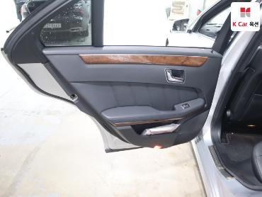 2011 - mercedes-benz e300