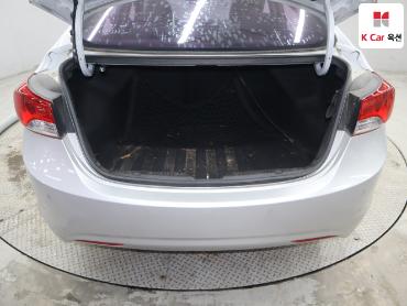 2012 - hyundai avante